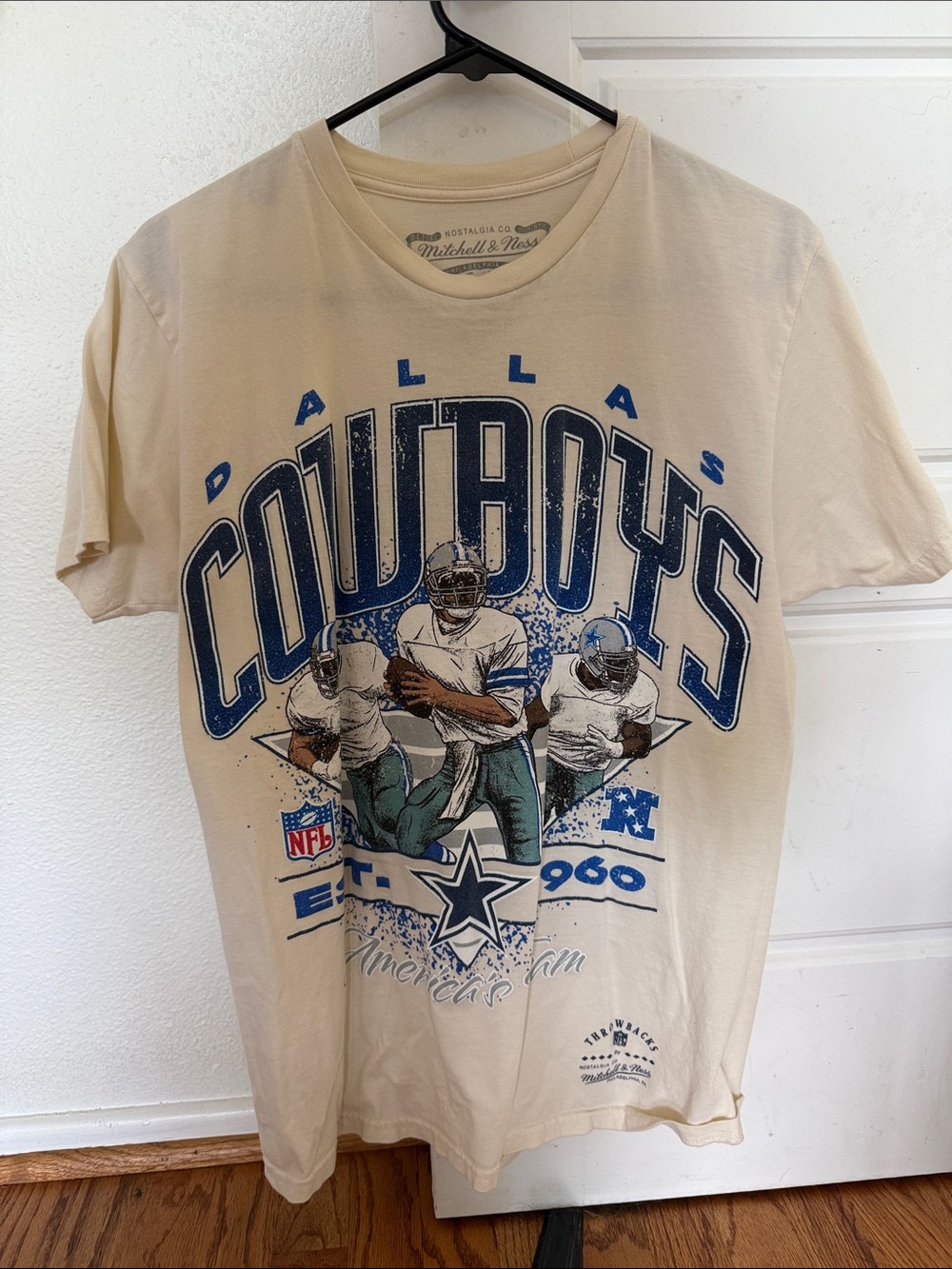 Mitchell & Ness Dallas Cowboys Cream and Blue Graphic Tee